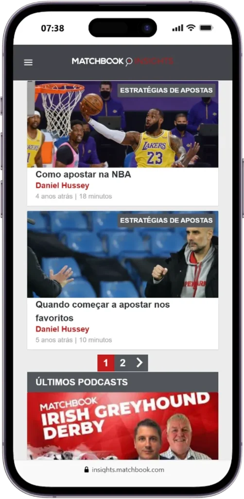 Portal de conte&uacute;do Matchbook Insights aberto no celular, mostrando artigos de estrat&eacute;gias de apostas para auxiliar usu&aacute;rios e afiliados