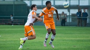 Volante revelado pelo Fluminense acerta em definitivo com o Botafogo-SP