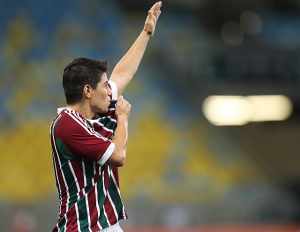 Meia argentino valoriza contato mais próximo com os torcedores nas redes sociais