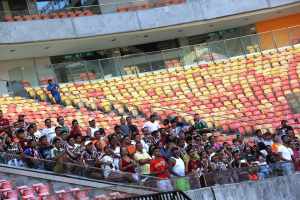 Vídeo: Torcida “invade” Arena da Amazônia para acompanhar treino do Fluminense