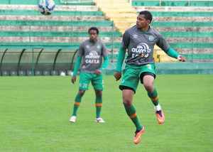 Mandatário da Chapecoense confirma procura por Dener, mas descarta negócio