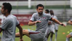Nas Laranjeiras, atacantes treinam finalizações após coletivo