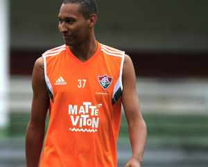 Ex-zagueiro tricolor relembra falta de oportunidades no clube: “Às vezes não tem como ir contra o sistema”
