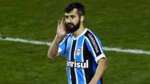 Meia do Grêmio não quer time fechadinho contra o Fluminense