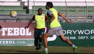 Edson elogia concorrentes por posição no Fluminense