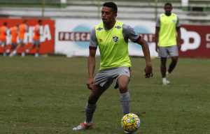 Desfalques abrem espaço para reforços terem primeiras chances como titulares
