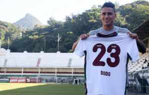 Empresário de Dudu explica por que o meia não despontou no Fluminense