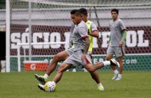 Levir Culpi indica mudança no time em treino do Fluminense