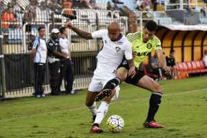 Titular, Wellington Silva diz se sentir sempre ameaçado de perder a vaga