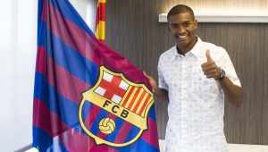 Barcelona apresenta Marlon, emprestado pelo Fluminense