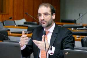 Preocupado com o Profut, Trengrouse questiona o processo de futuras contratações