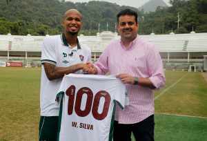 Dirigente parabeniza Wellington Silva por atingir expressiva marca no Flu