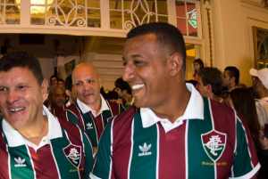 Ex-zagueiro do Fluminense se diz feliz pela volta por cima de Gum