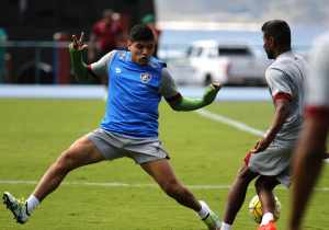 Técnico do Fluminense inicia coletivo com novidades