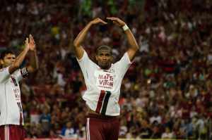 Sem pressa, Barcelona indica que comprará zagueiro do Fluminense