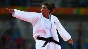 Ao saber que Rafaela Silva é tricolor, Levir oferece presente a medalhista