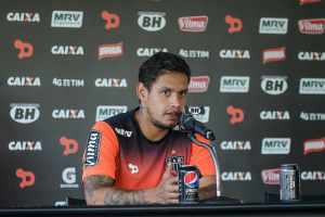 Meia do Atlético-MG minimiza reencontro de Fred com o Fluminense
