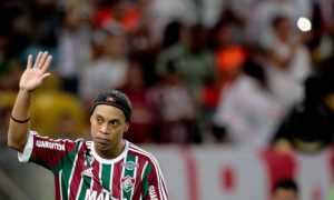 Fluminense se manifesta após notícia do fim da carreira de Ronaldinho