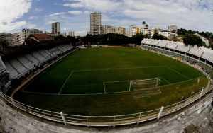 Base, society ou estacionamento: Abad descarta futebol profissional em Laranjeiras