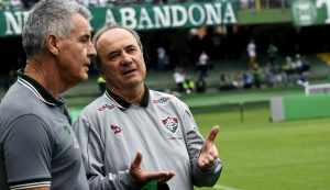 Após tropeço, Levir pede apoio da torcida, mas avisa: “se faltar empenho, pode vaiar”