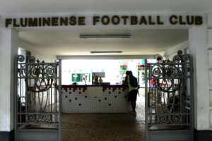 Quarteto de candidatos à presidência do Fluminense faz campanha em Laranjeiras