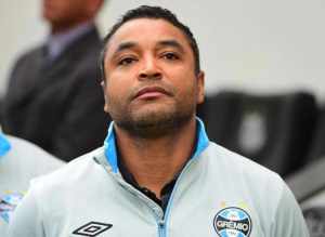 Preferido de Abad, Roger está em Minas para fechar com o Atlético-MG