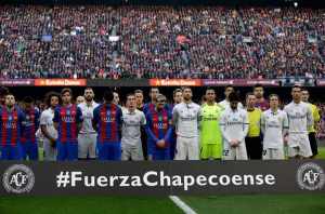 Em clássicos europeus, Chape volta a receber carinho de desportistas