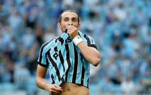 Jornalista diz que Barcos se ofereceu ao Grêmio, ouviu recusa e deve fechar com o Flu