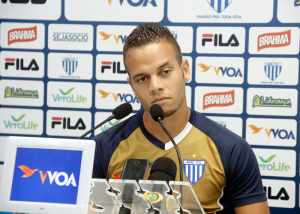 Avaí confirma saída de volante que pertence ao Fluminense