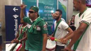 Vídeo – Torcedores do Fluminense criam música para Sornoza e provocam Conca