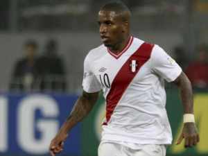 Será? Rádio peruana coloca Farfán na mira da dupla Fla-Flu