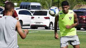 Gum marca e Abel brinca encerrando atividade: “Gol do Gum, fim do treino”