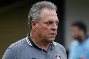 Flu treina no estádio do Sinop e Abel Braga reclama das condições
