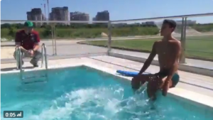 Vídeo – Na piscina, Pedro faz trabalho de recuperação de lesão
