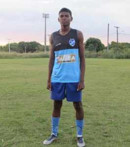 Fluminense contrata zagueiro do São Raimundo-RR