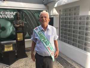 Vovô “levado” refuta fama de fujão: “Tenho idade suficiente para fazer o que quero”