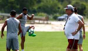 Abel não pensa em aposentadoria e diz que esposa ‘reclama’ do futebol