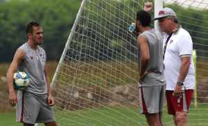Desfalque contra o Botafogo, Lucas participa de treino do Fluminense