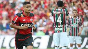 Zagueiro do Flamengo consola Renato Chaves