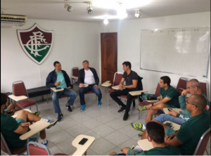 Torres e auxiliar do Fluminense fazem reunião com técnicos da base