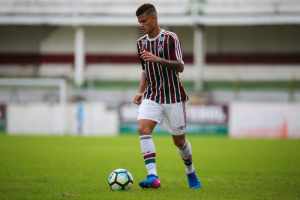 Botafogo-SP confirma contratação de lateral do Fluminense