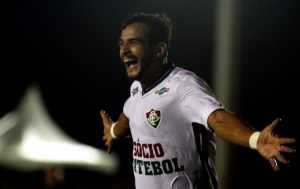 Vice de futebol do Fluminense desconhece interesse do Sporting por Dourado