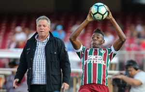 No desembarque do Fluminense, Léo responde se permanece ou não no clube