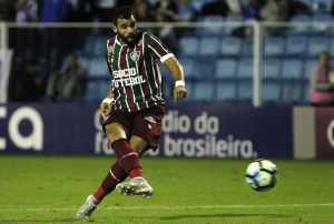 Ansioso pelo retorno, Dourado posta foto fazendo tratamento em casa