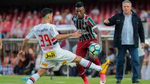 Léo atinge 50 jogos pelo Flu e elege partida mais marcante: “Atuei com o pé quebrado”