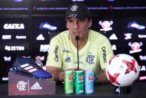 “Scarpa é diferente”, alerta Zé Ricardo, preocupado com todo o time do Fluminense