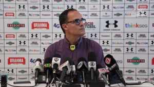 Presidente do Fluminense apoia árbitro de vídeo no Brasileirão