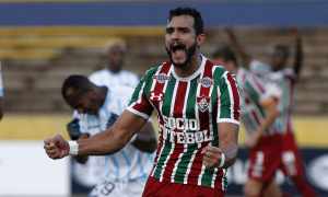 Dourado espera atitude do time nesta quinta e revela papo com Gum