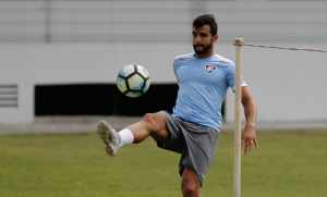 Confira “bate-pronto” completo com o atacante Henrique Dourado