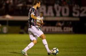 Lucas e Henrique também criticam gramado do Giulite Coutinho